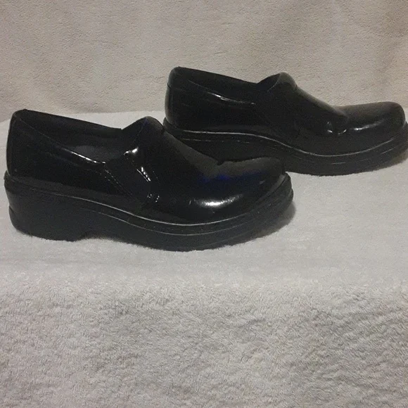 Shoes - Picture 2 of 5